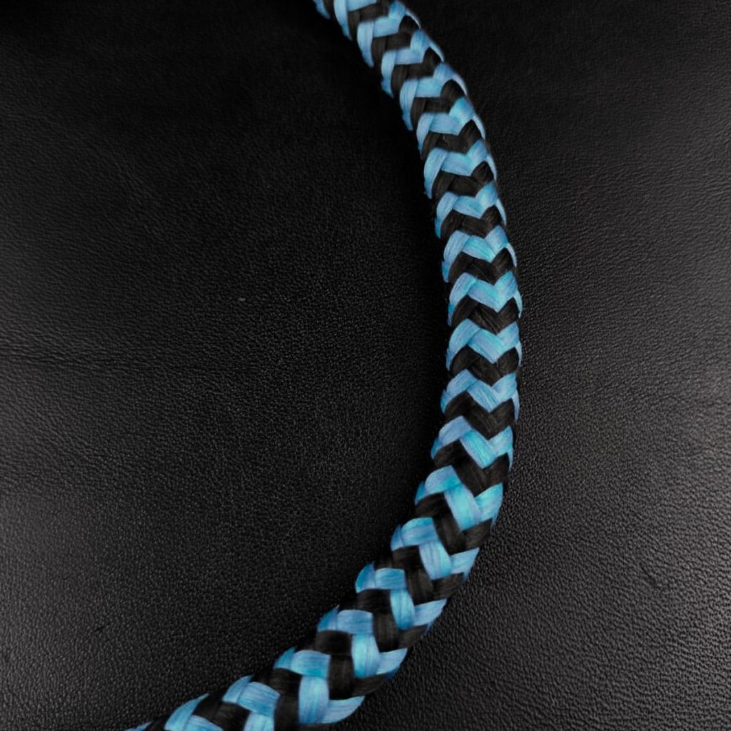 braiding motif biru